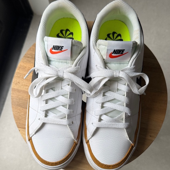 Nike Women’s White and Black Sneakers with Tan Trim - Picture 2 of 4